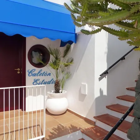 Apartment Sea Front Caleton Estudio *